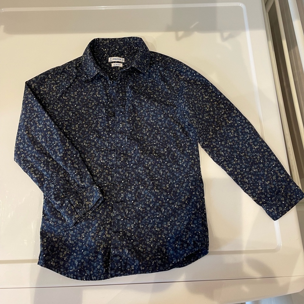 Mayoral size 5 slim fit boys dress shirt.